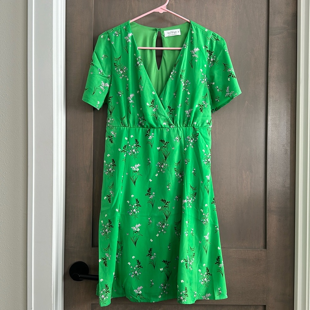 Kaileigh Stitch Fix Floral Green V-Neck Dress Size M